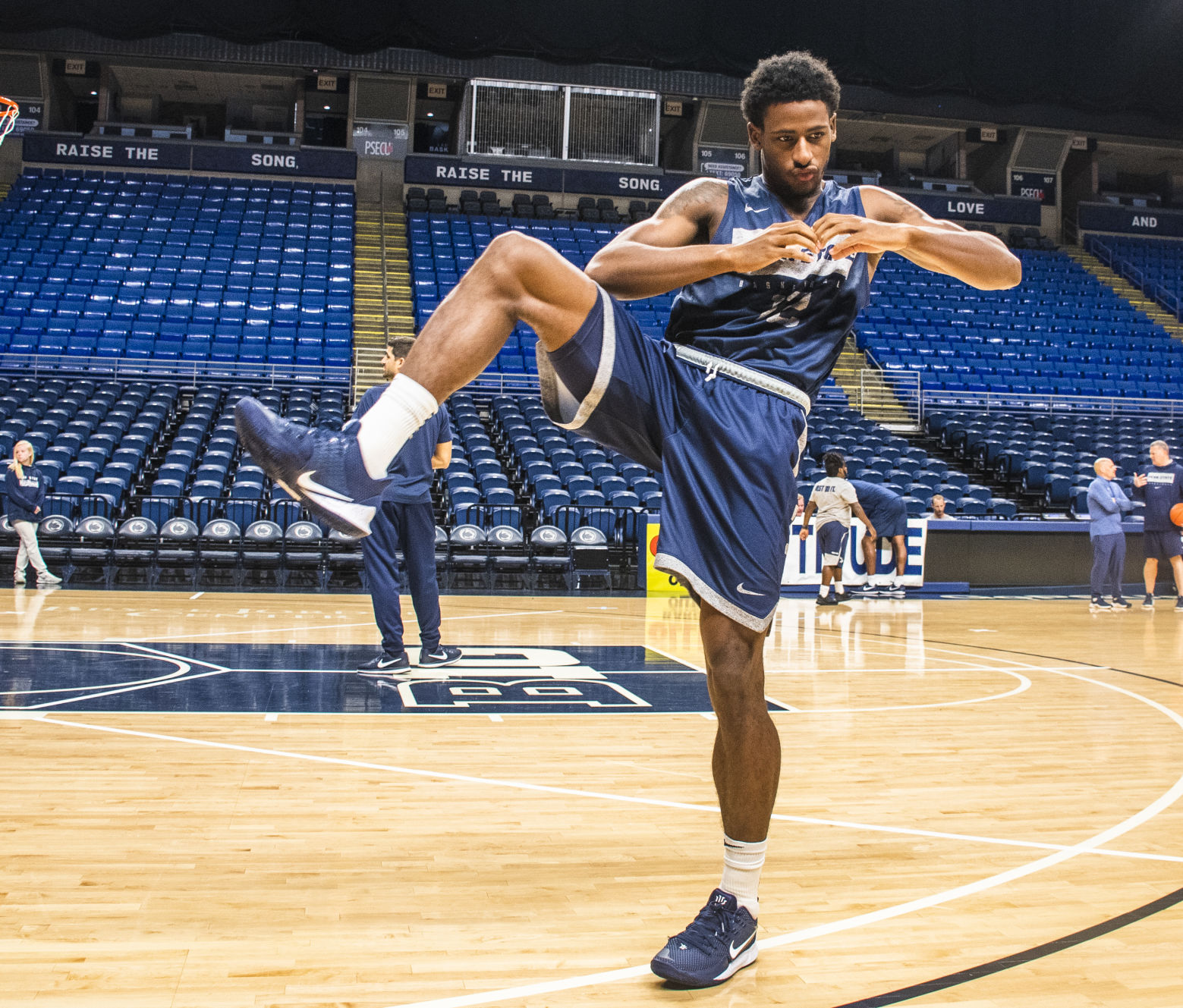 Basketball Media Day, Izaiah Brockington Warms Up